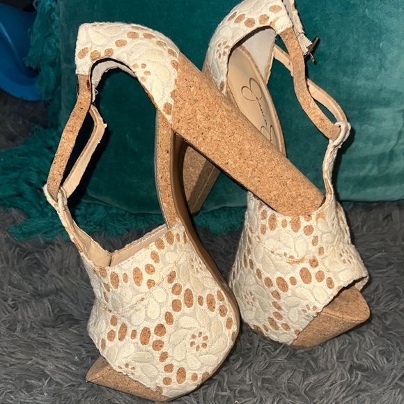 White/Cream Platform Sandals with Open-Toe Design and Intricate Cutout Pattern - Picture 8 of 9